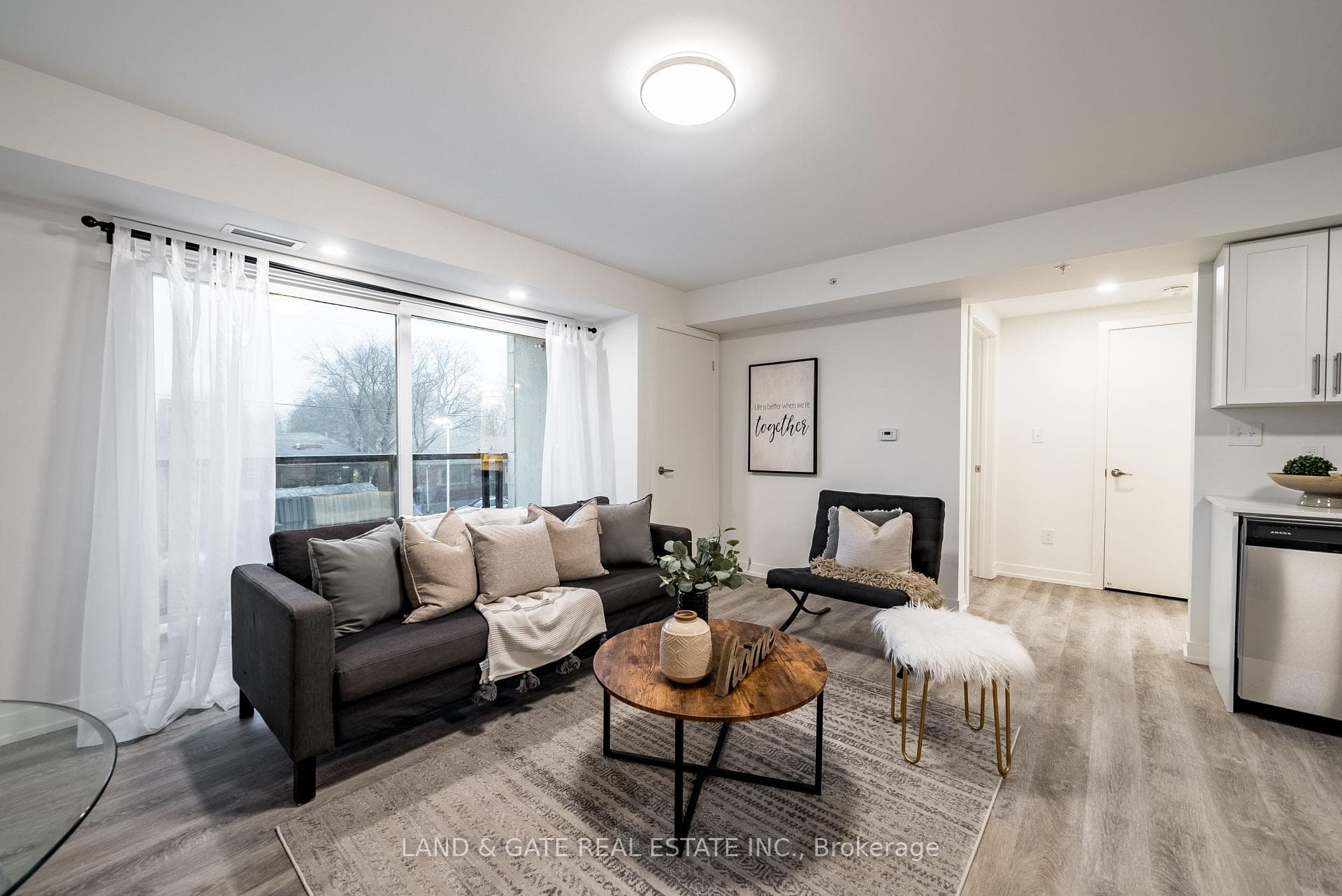 976 Simcoe Street Unit 509 photo 8