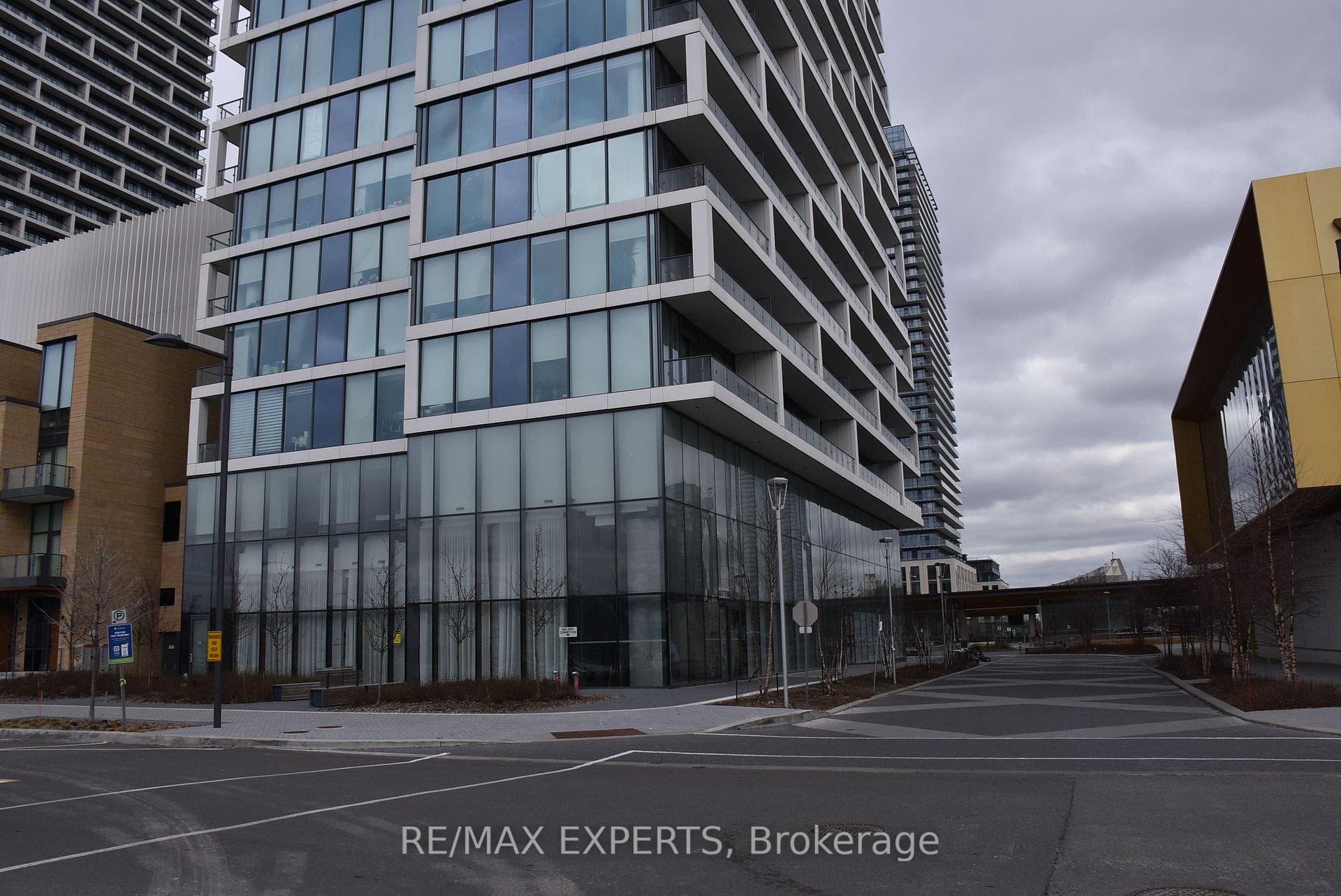 5 Buttermill Ave Transit City Condo!