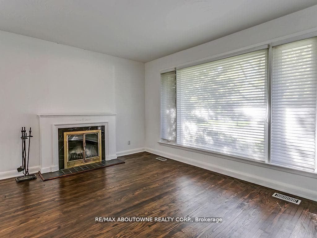 2067 Devon Road photo 5