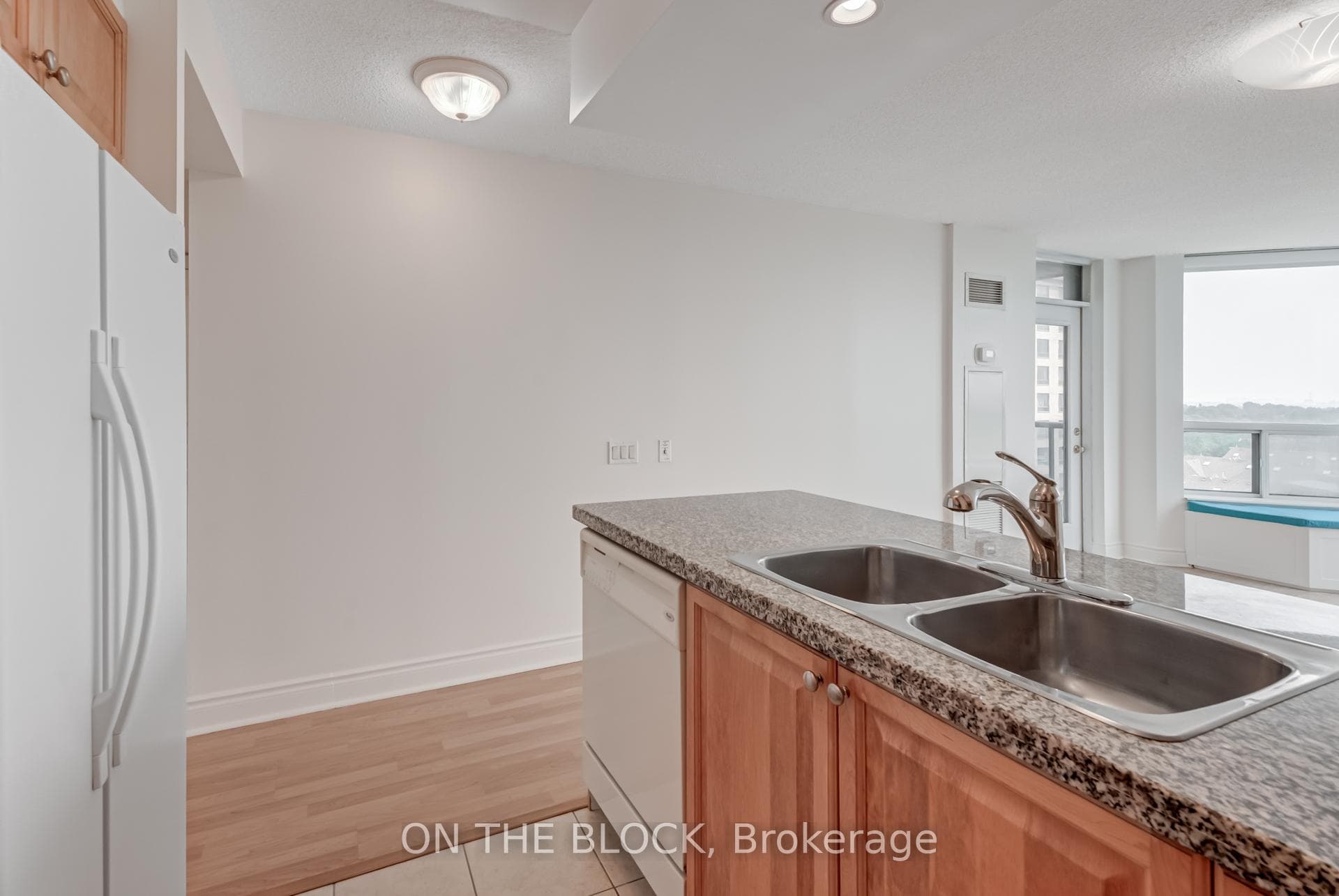 10 Northtown Way Unit 914 photo 18
