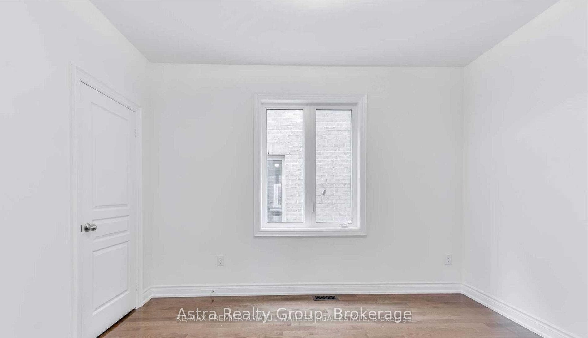 596 Mactier Drive photo 10
