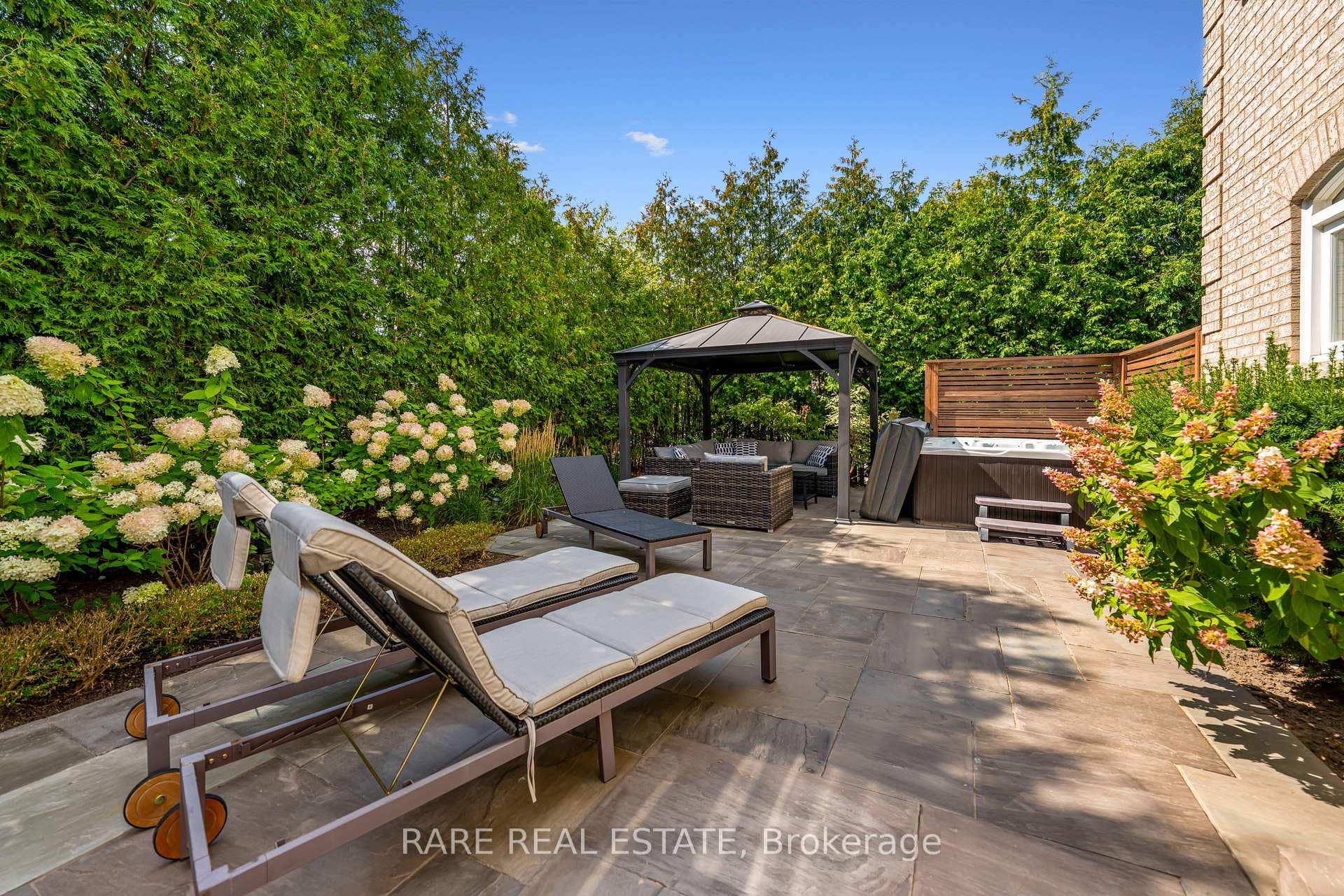 545 Highcliffe Drive photo 33