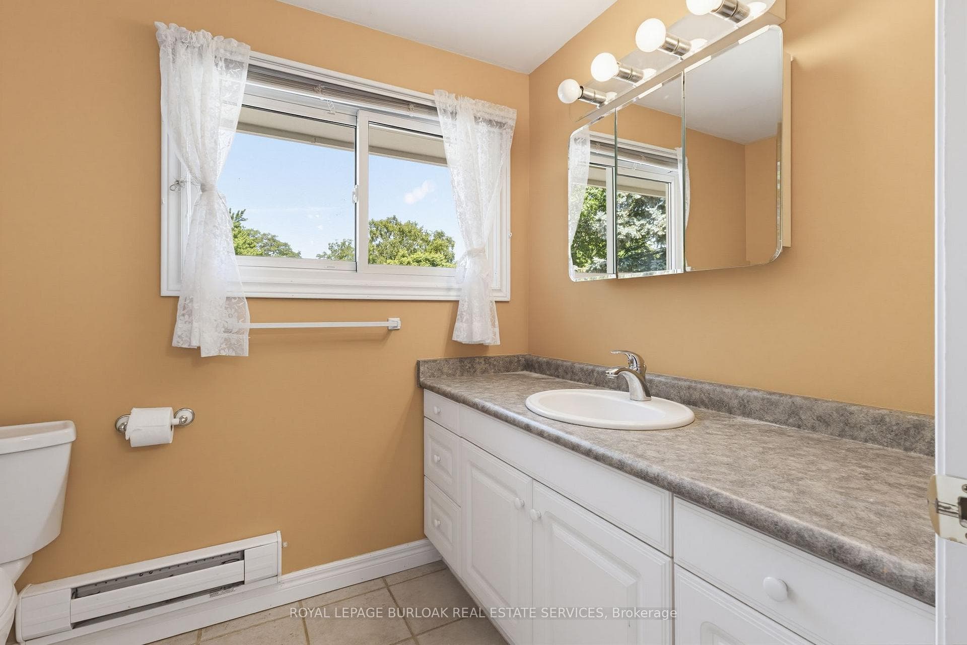 304 Oakwood Court photo 27