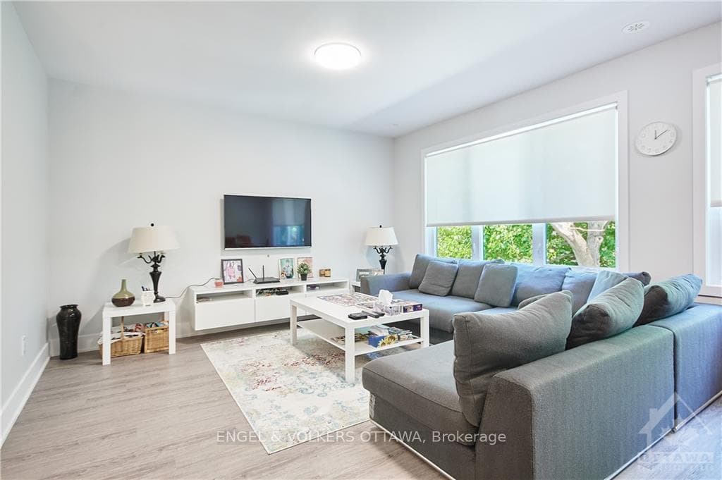 569 MCLEOD Street Unit 3 photo 9