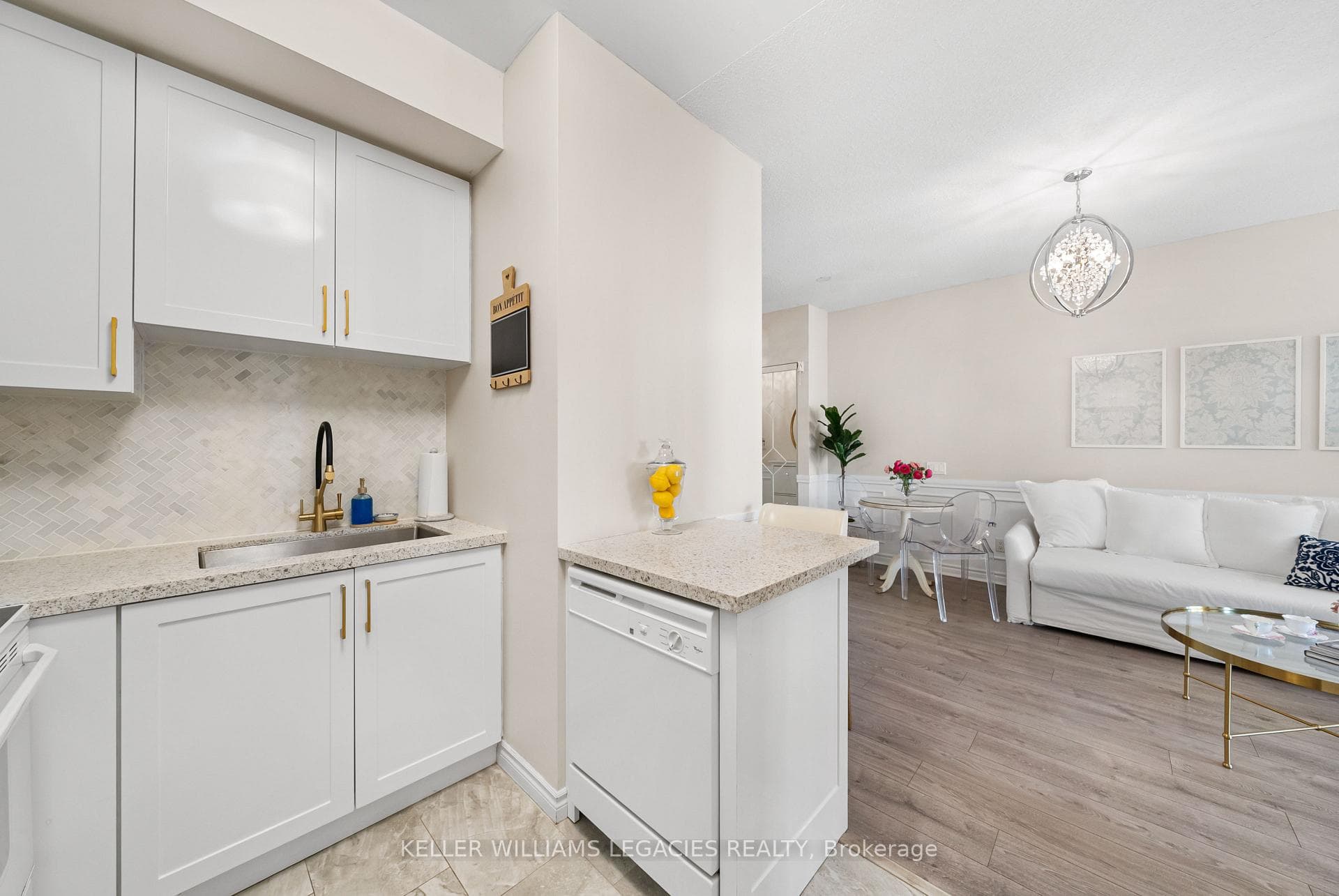 60 Byng Avenue Unit 615 photo 8