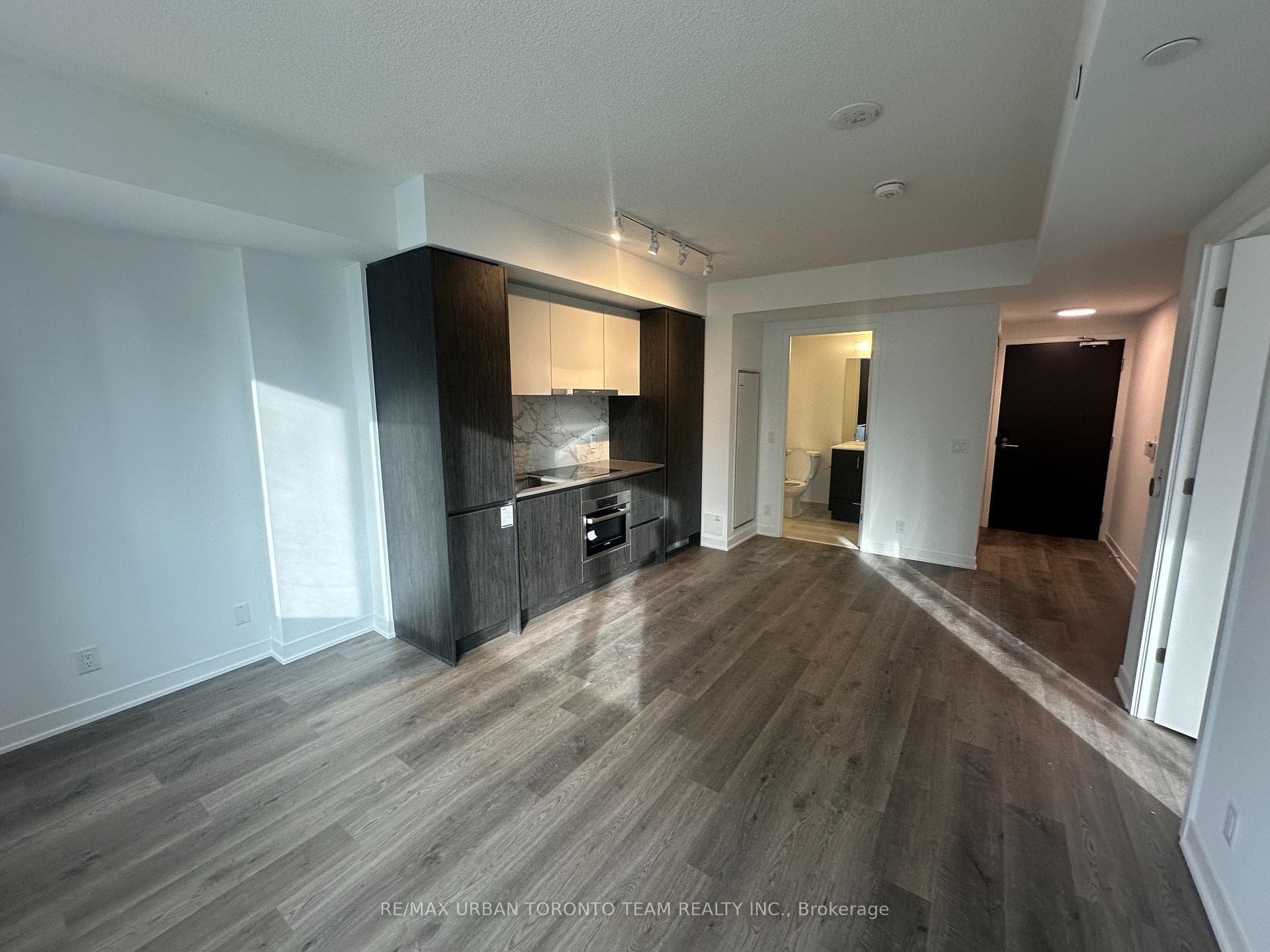 180 Front Street Unit 616 photo 3