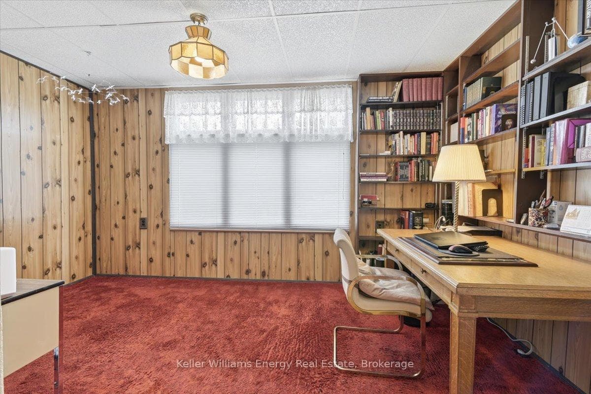 482 Simcoe Street photo 5
