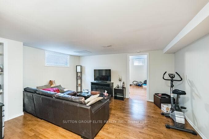 Bsmt Apt Living Space/Engineered Floor