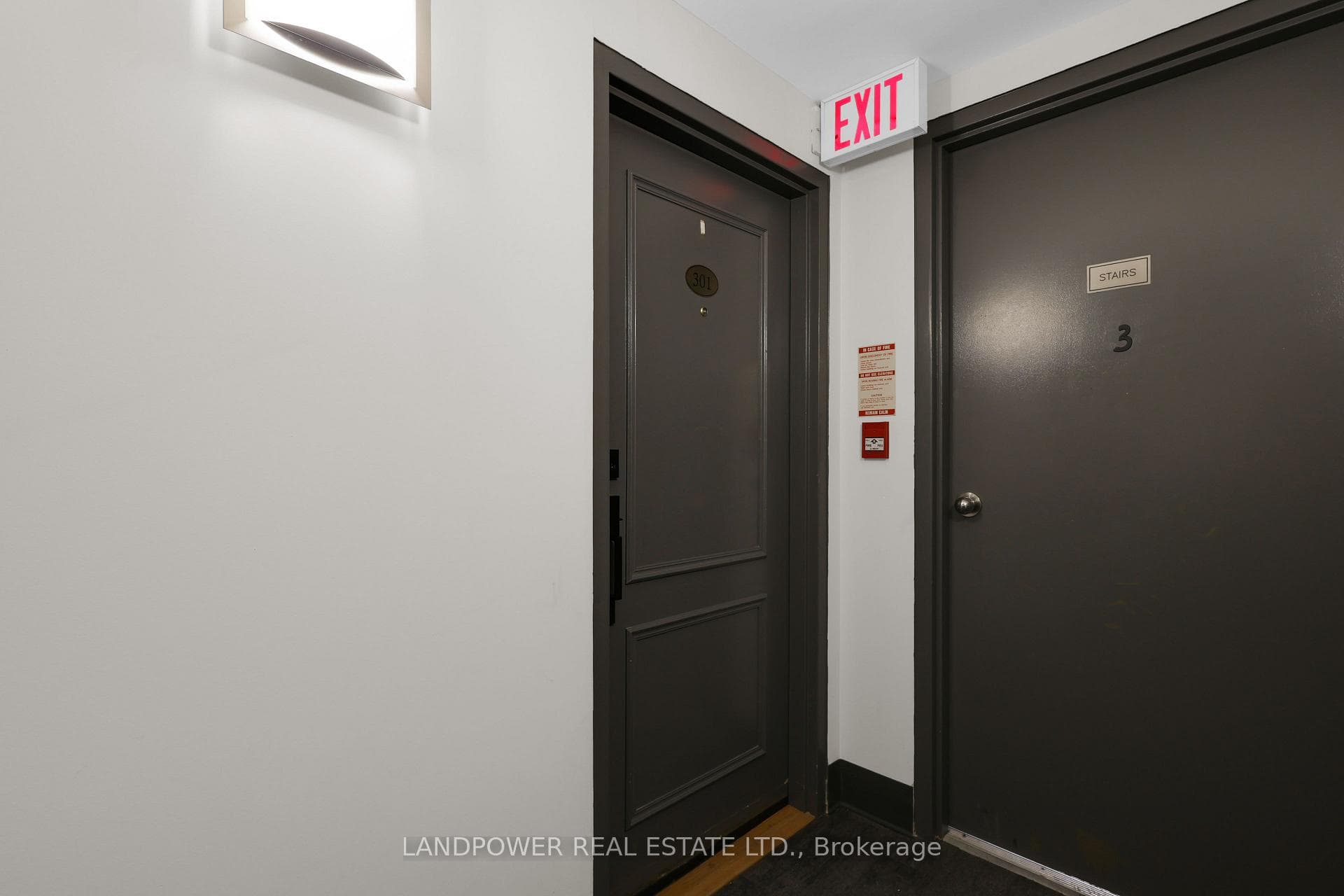 160 Wellington Street Unit 301 photo 17