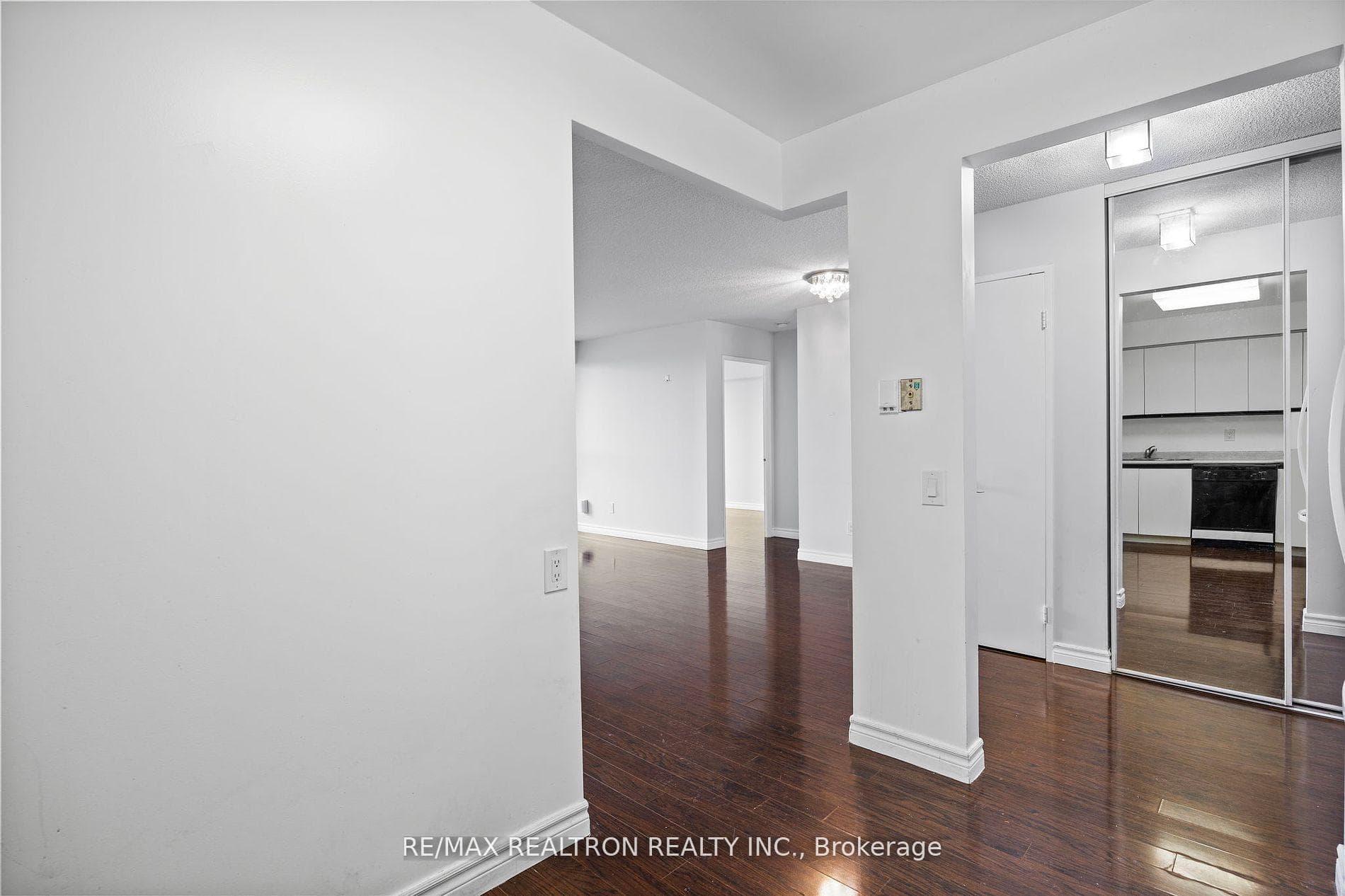 91 Townsgate Drive Unit 401 photo 12