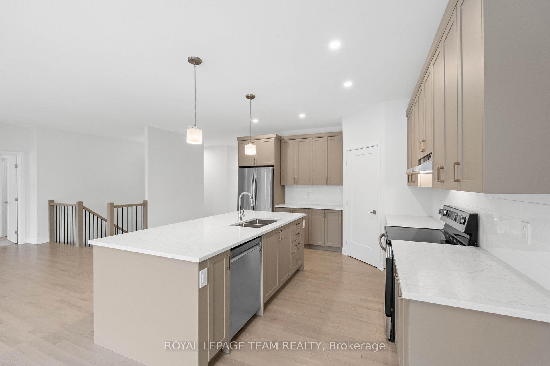 295 WOOD Avenue photo 15