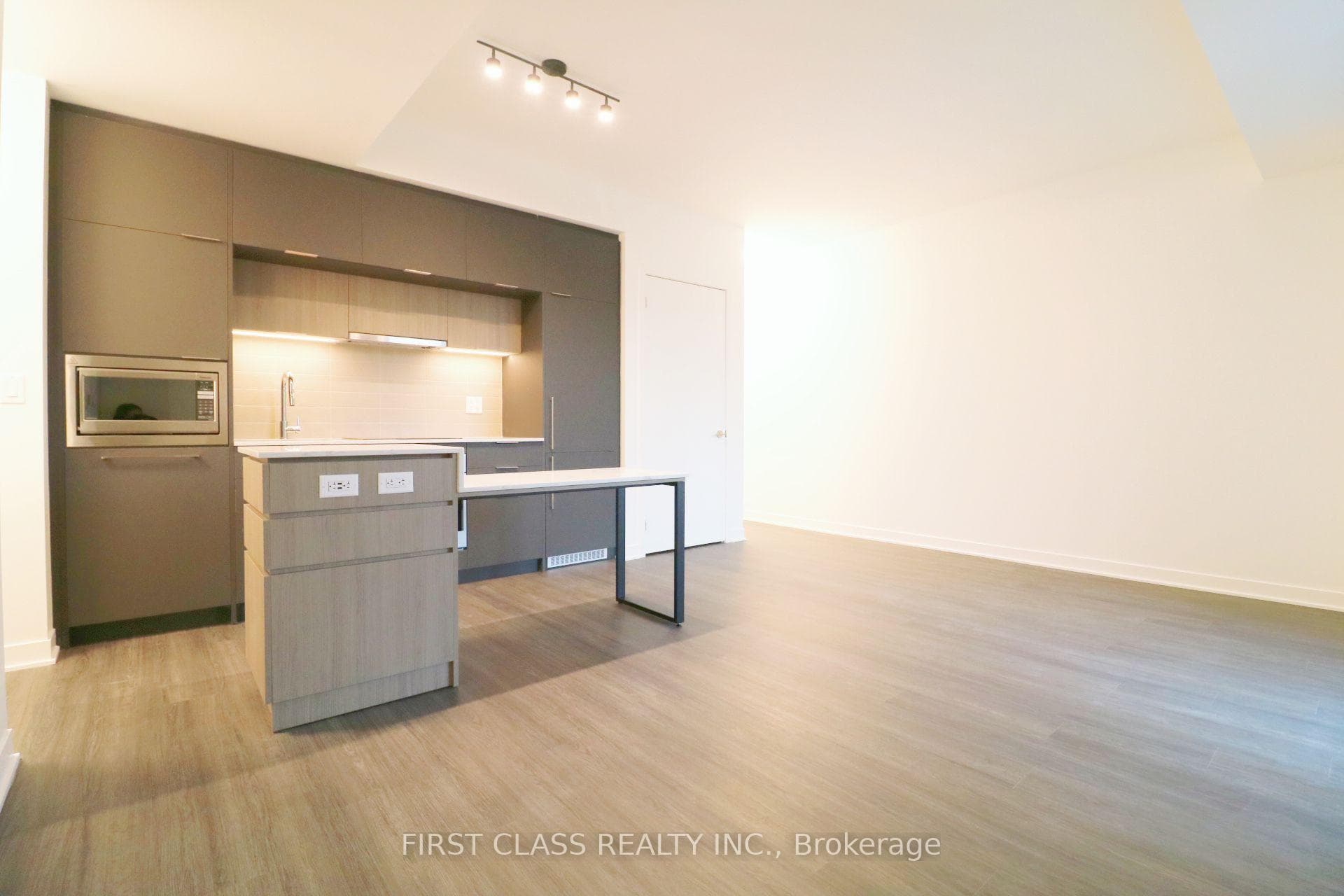 185 Alberta Avenue Unit 307 photo 5