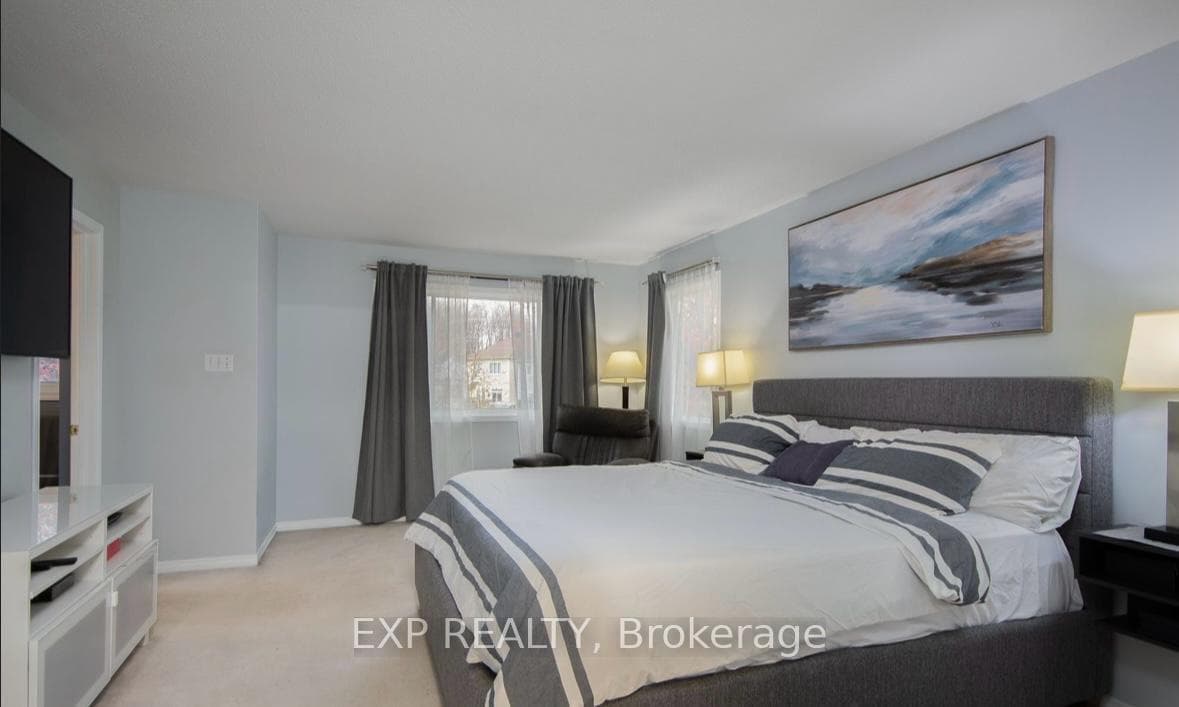 61 Flowertree Crescent photo 7