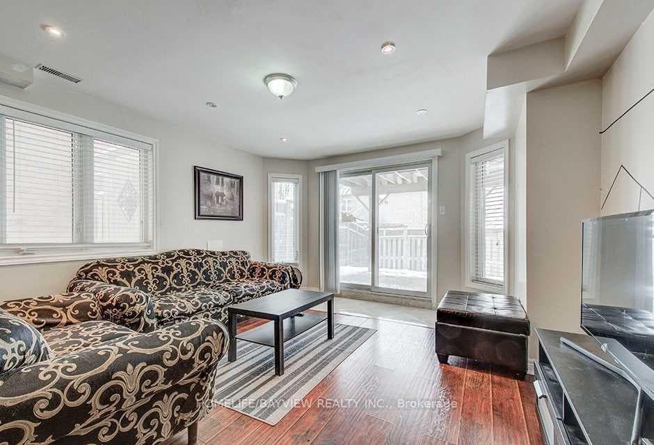 67 Woodbury Crescent Unit Bsmnt photo 3