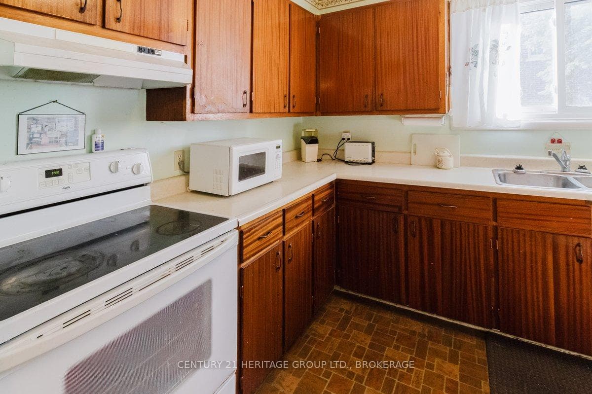 215 Bridge Street photo 5