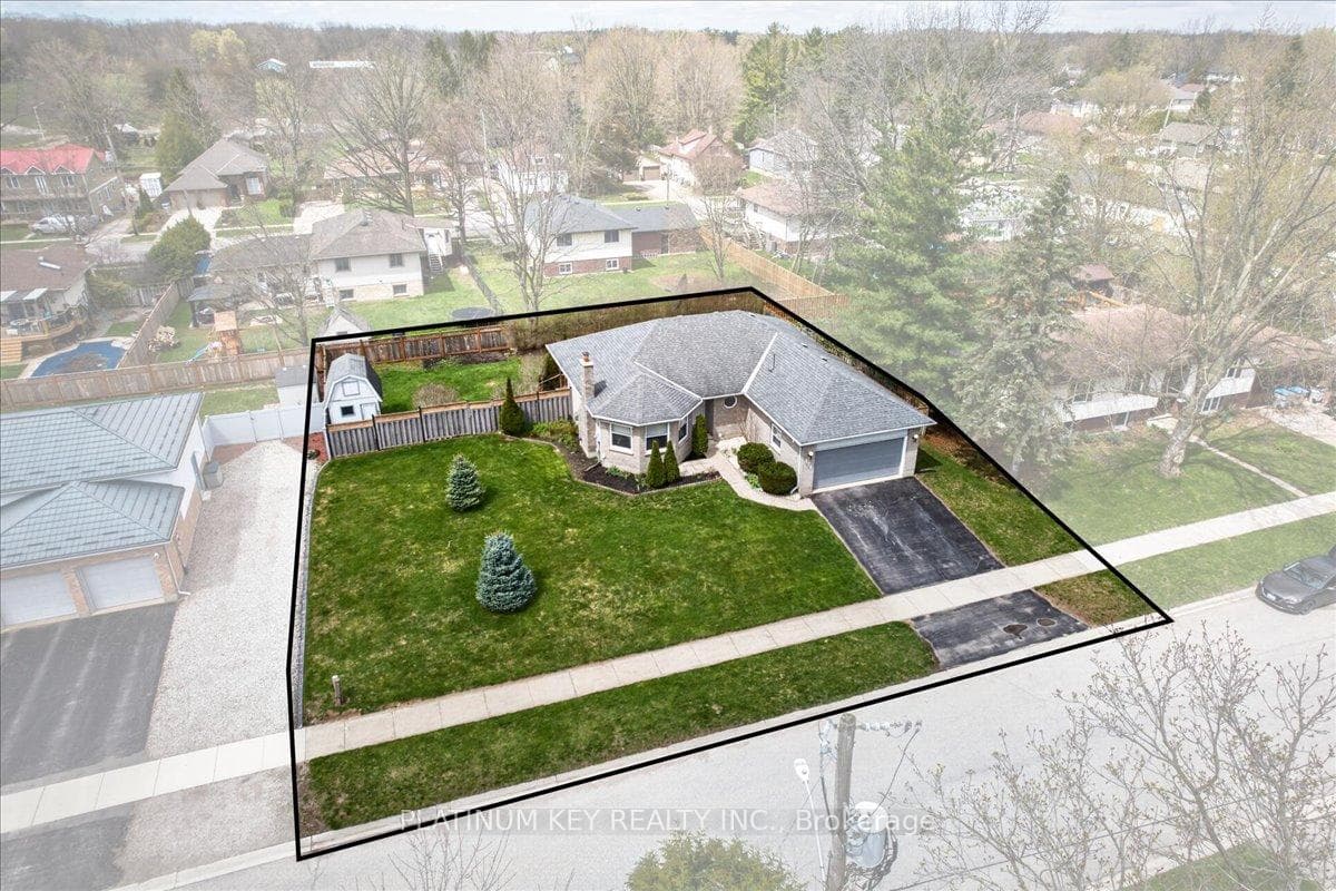576 Helen Street photo 24
