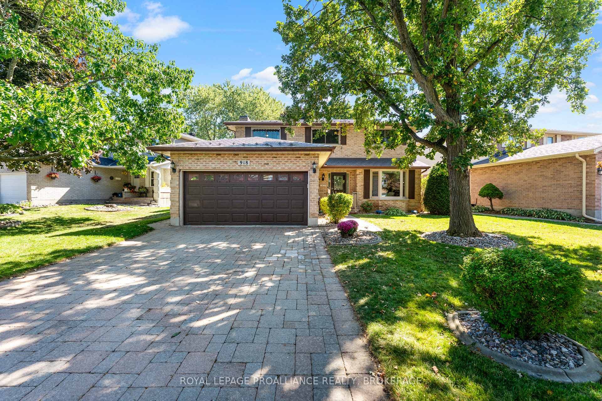 918 Edinborough Crescent photo 1