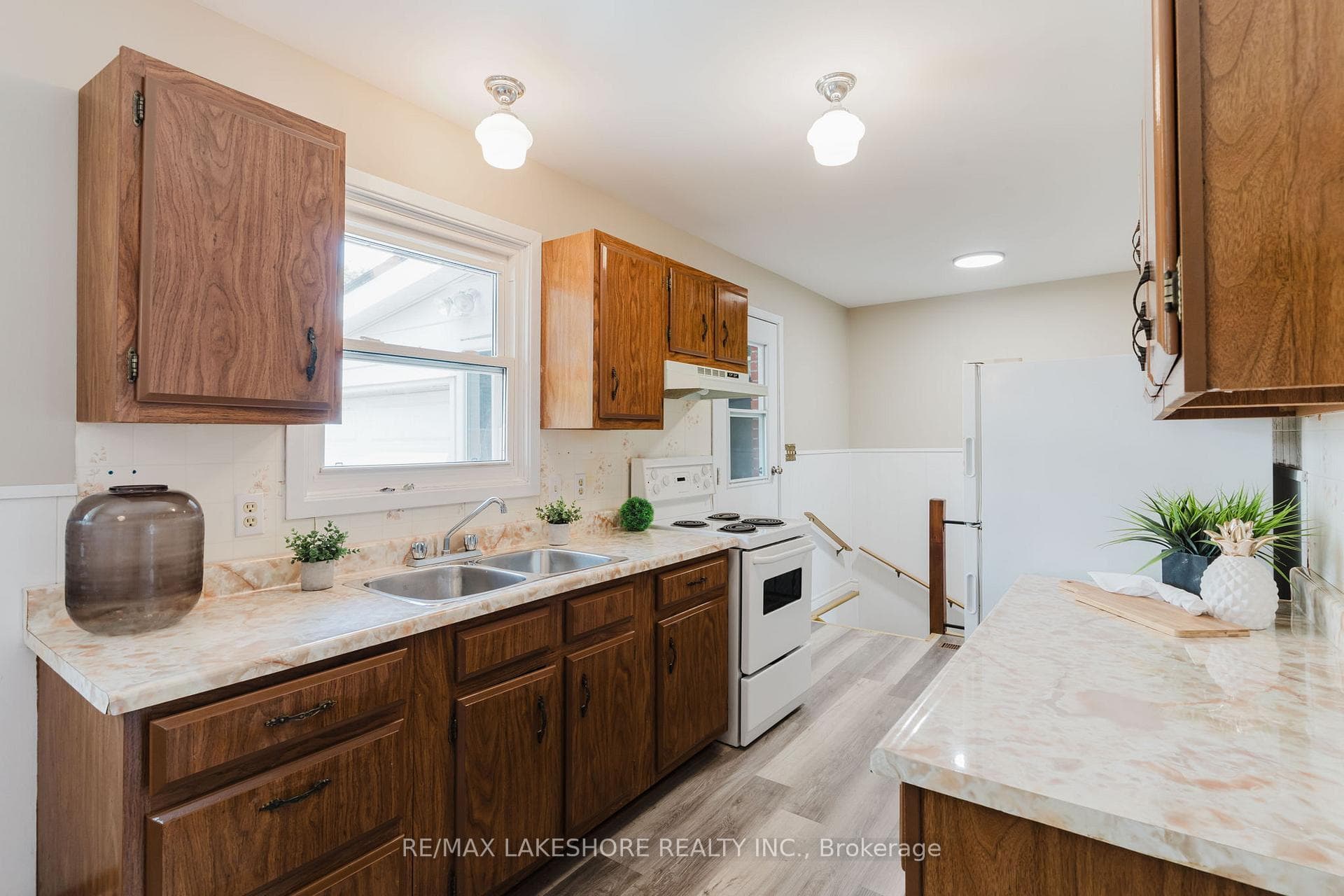 860 Ontario Street photo 19