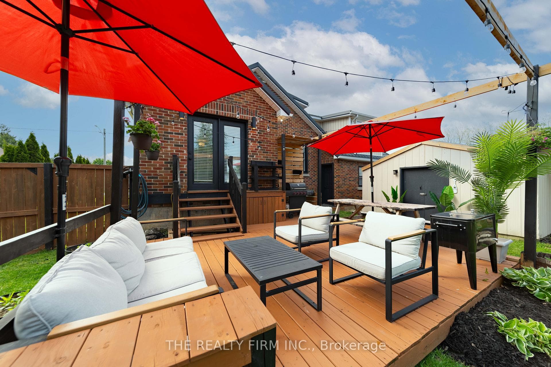 599 John Street photo 10