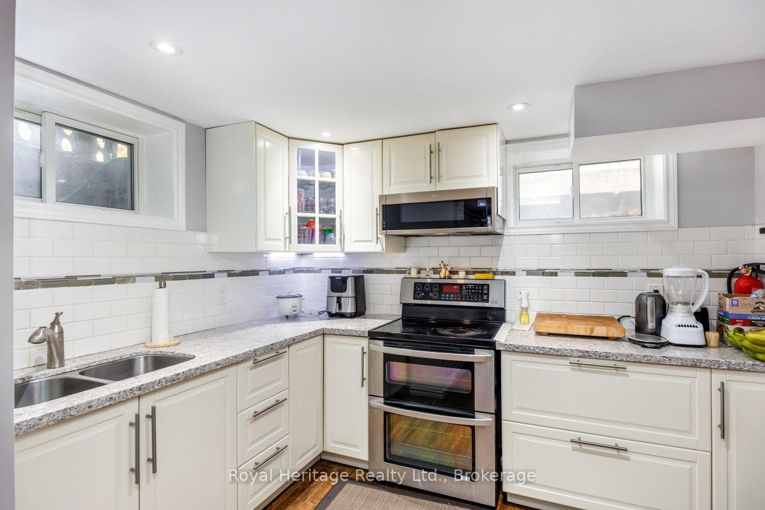 251 Elizabeth Street photo 16
