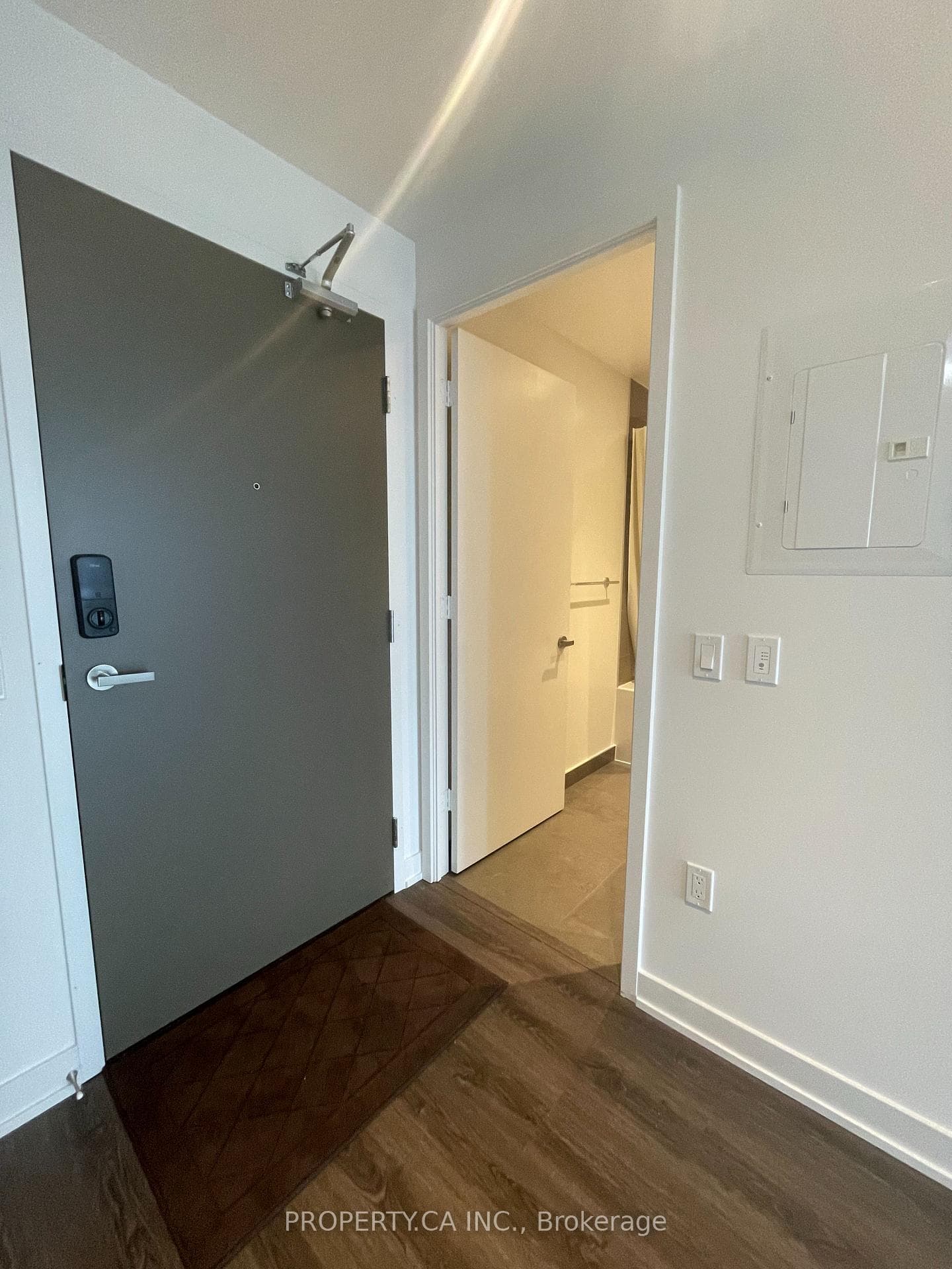 448 Burnhamthorpe Road Unit 3409 photo 2