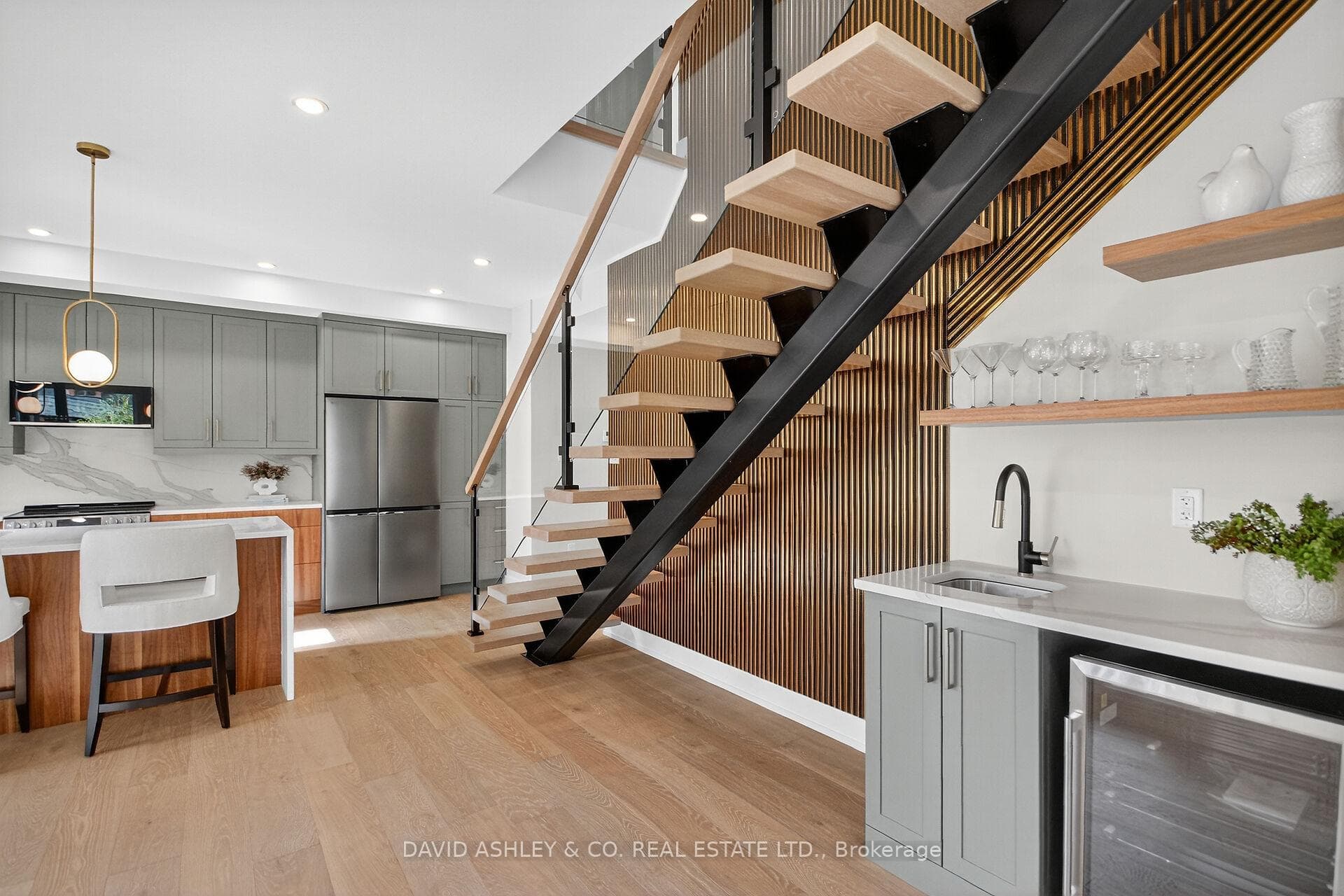 612 Tweedsmuir Avenue Unit Main photo 35