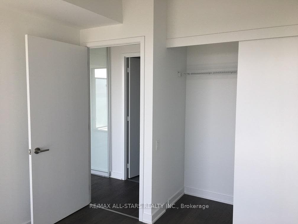 185 Roehampton Avenue Unit 907 photo 3