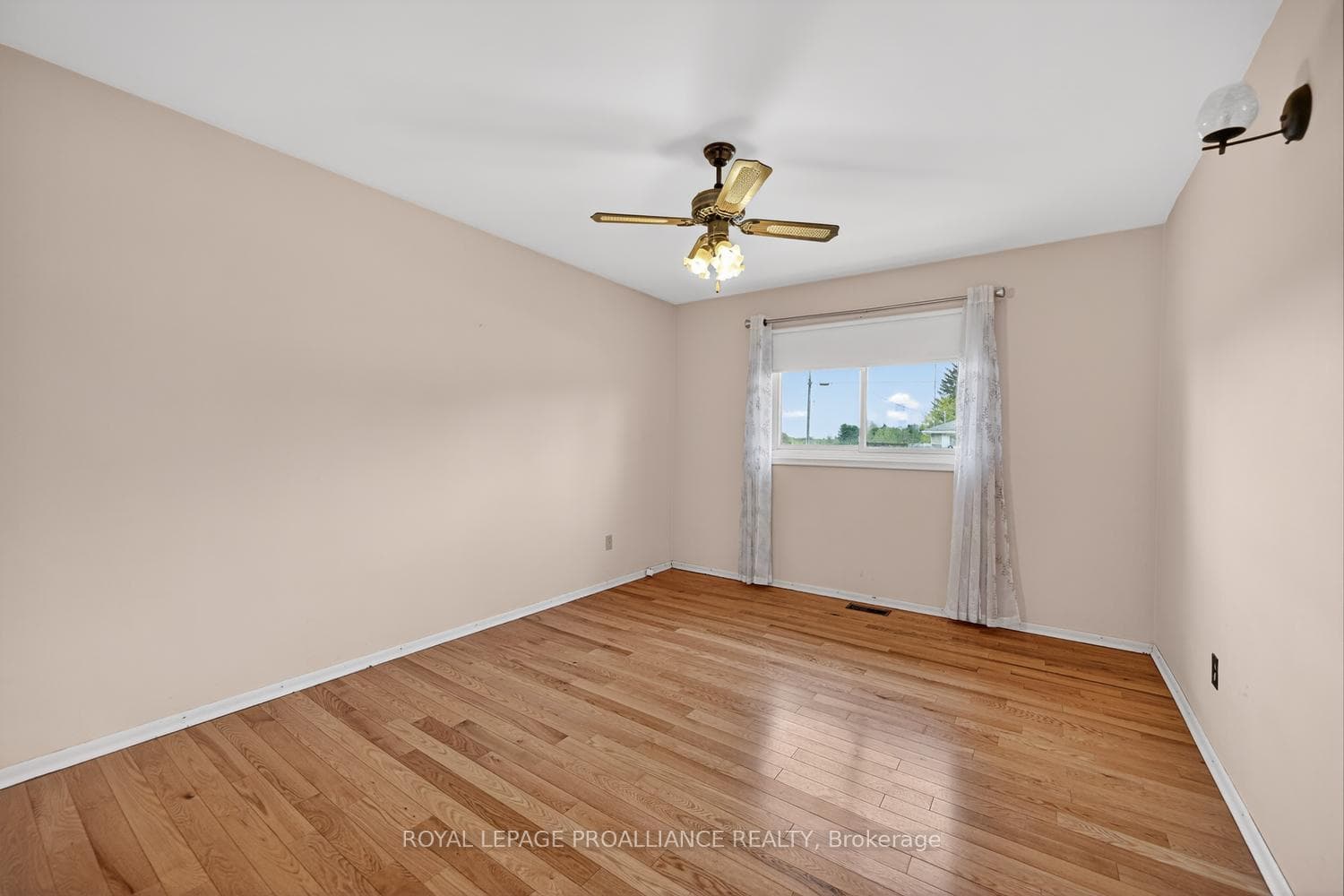 6 Robert Road photo 18