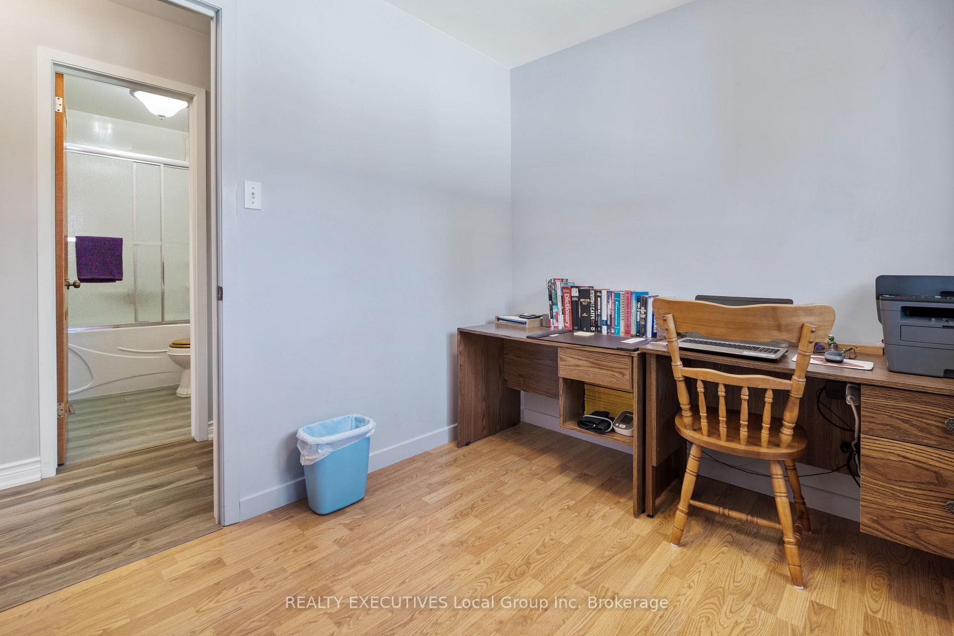 18 VAN HORNE Crescent photo 19