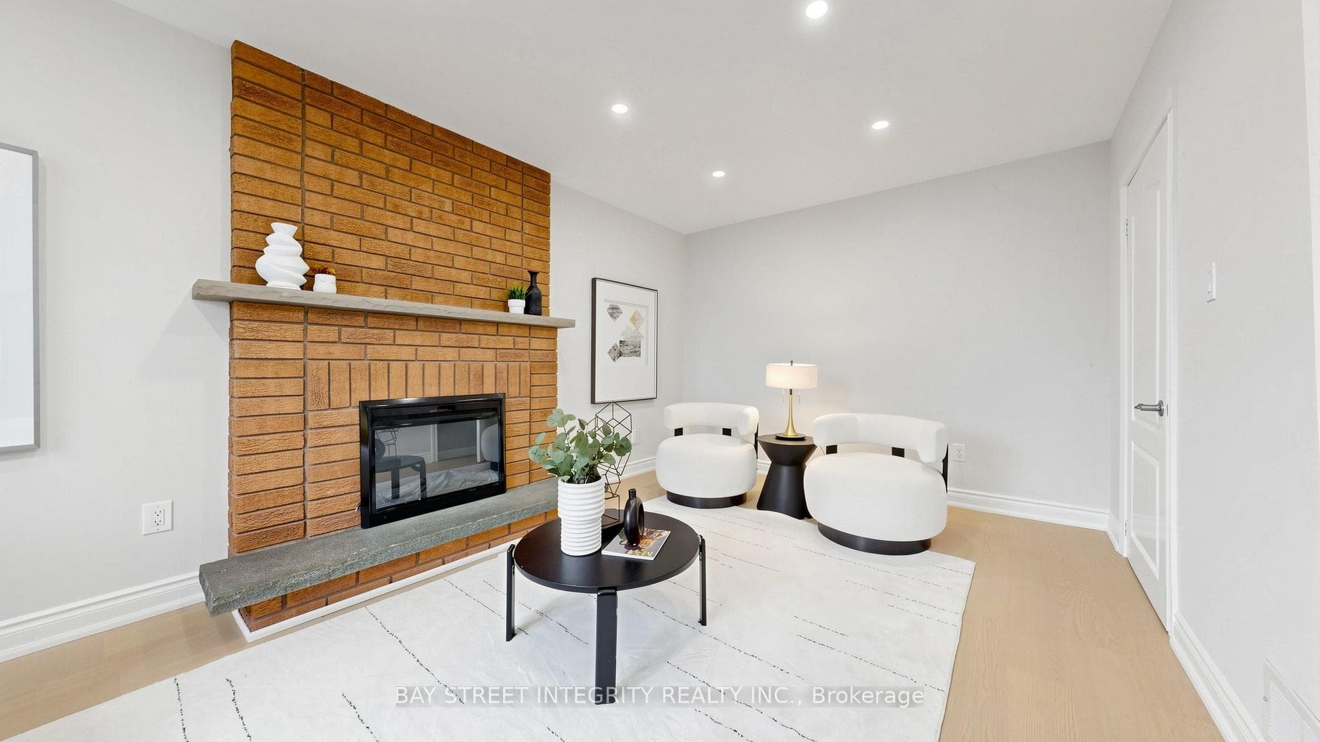 158 Largo Crescent photo 17