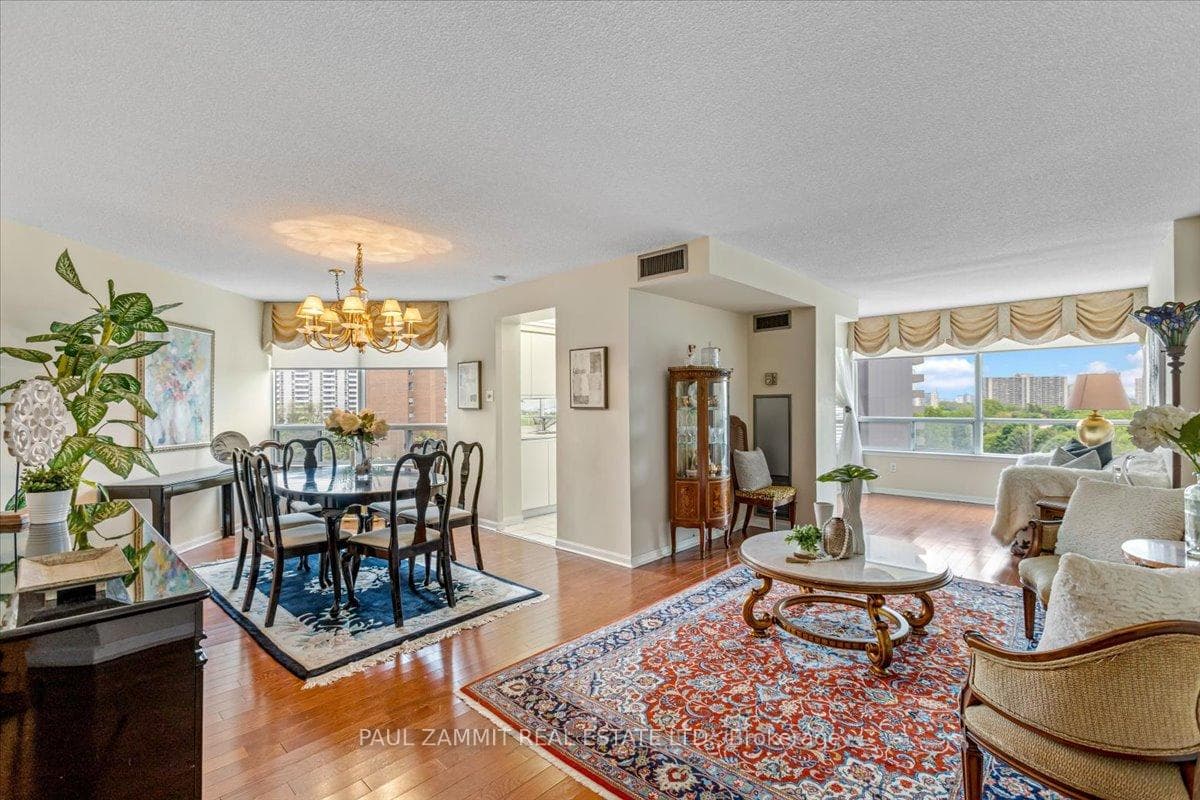 1121 Steeles Avenue Unit 712 photo 3