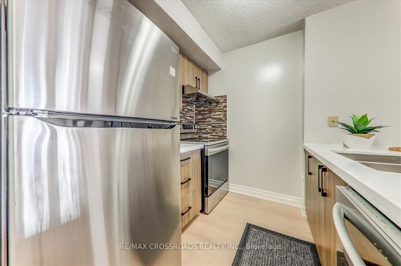 25 Grenville Street Unit 1604 photo 8
