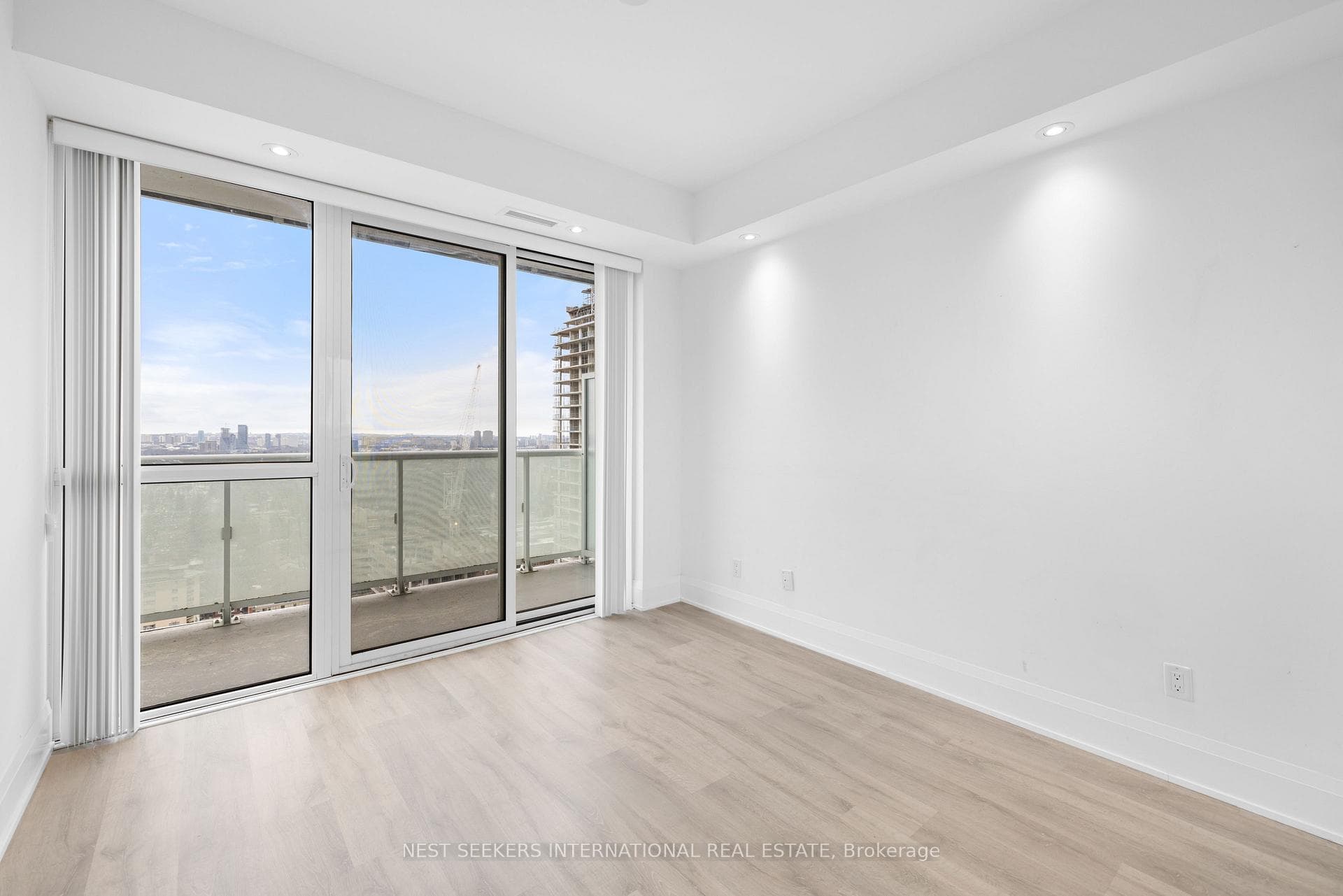 101 Erskine Avenue Unit 2802 photo 28
