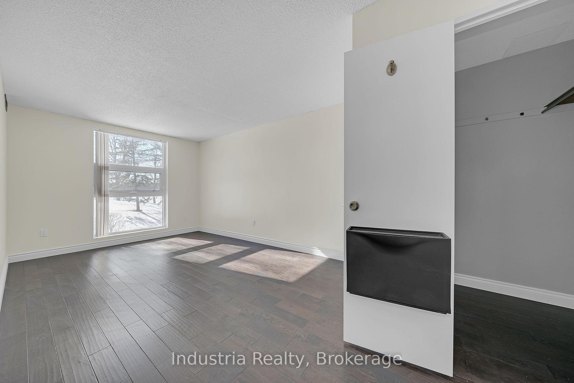 10 Dean Park Road Unit 204 photo 19