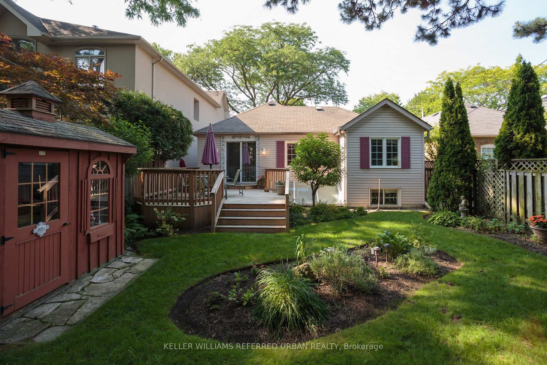 345 Moore Avenue photo 34