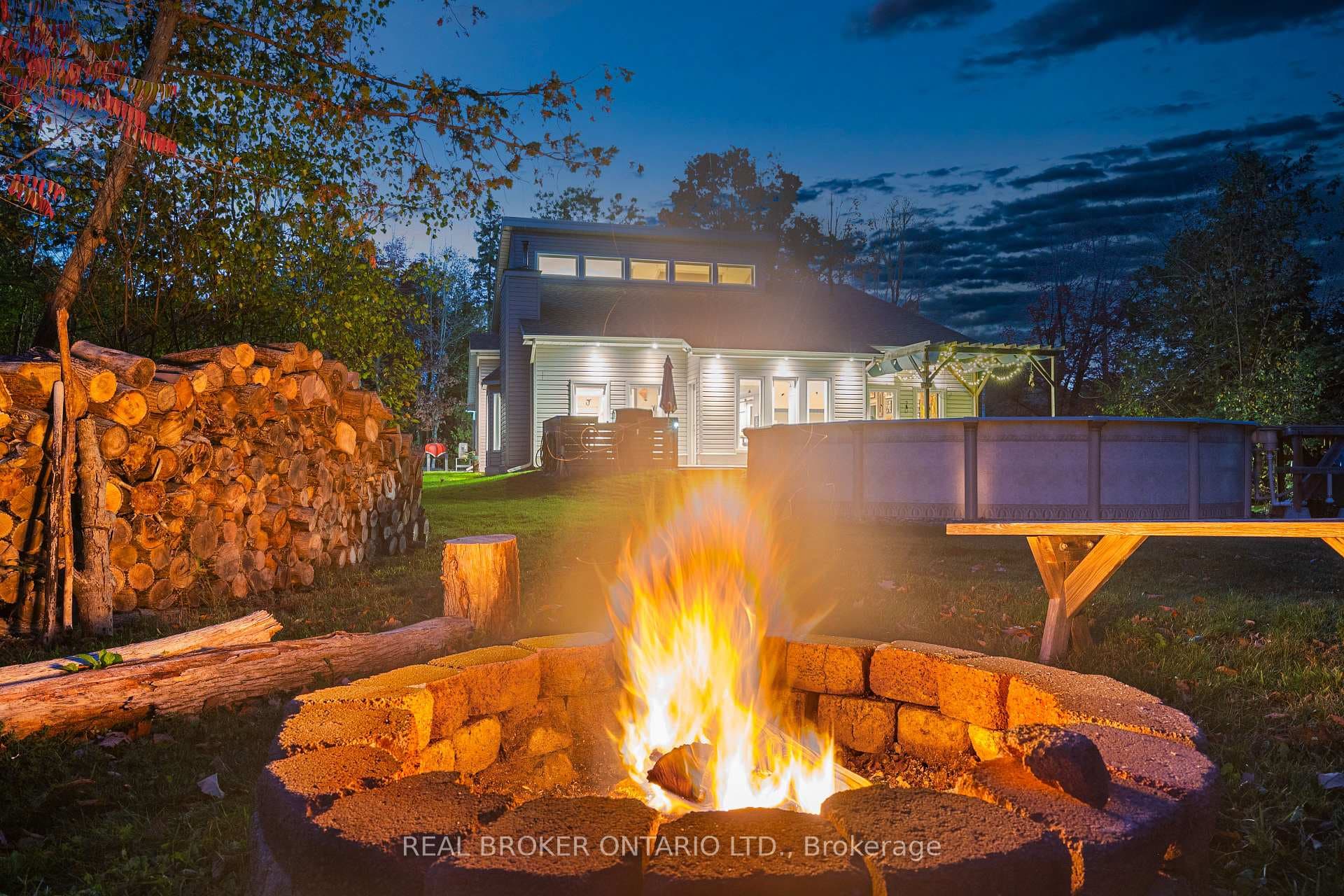 967 Upper Dwyer Hill Road photo 44