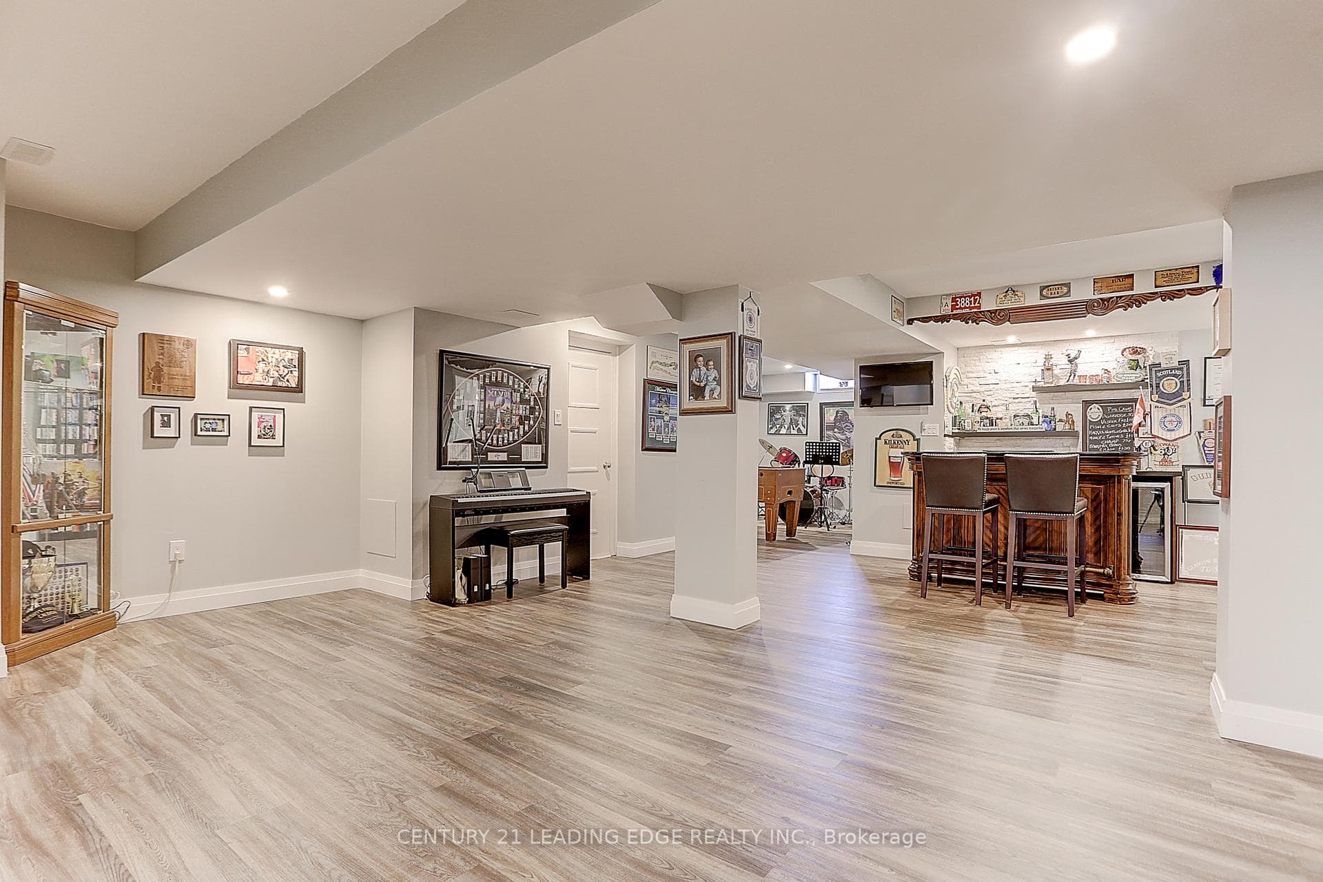 9 ARNOLD Crescent photo 34
