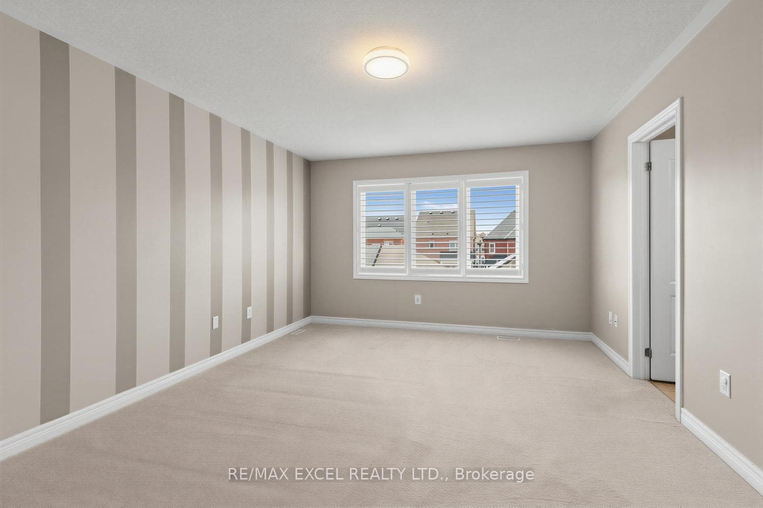 25 Demott Avenue photo 18