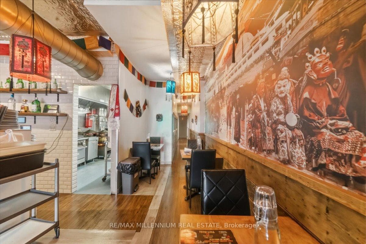 2392 Bloor Street photo 4