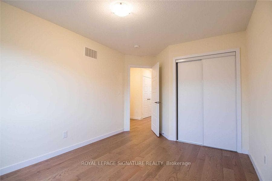 76 Scarletwood Street photo 26