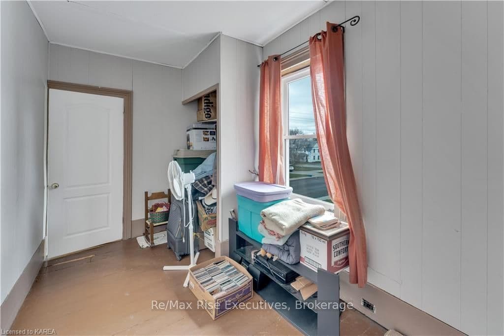 285 THOMAS Street photo 25