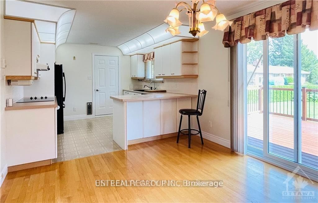 127 Centenaire Street photo 12