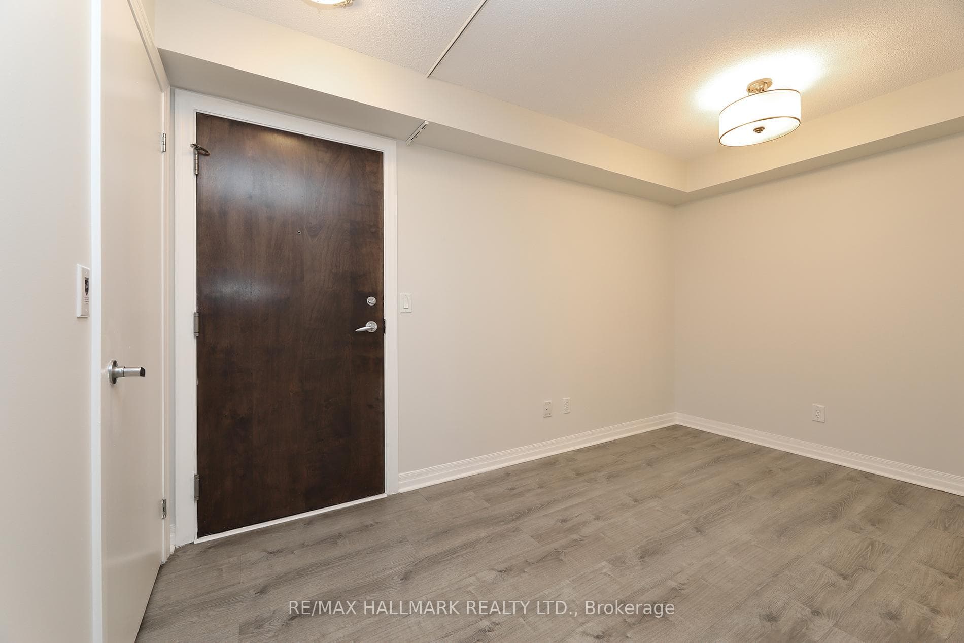16 Yonge Street Unit 707 photo 4