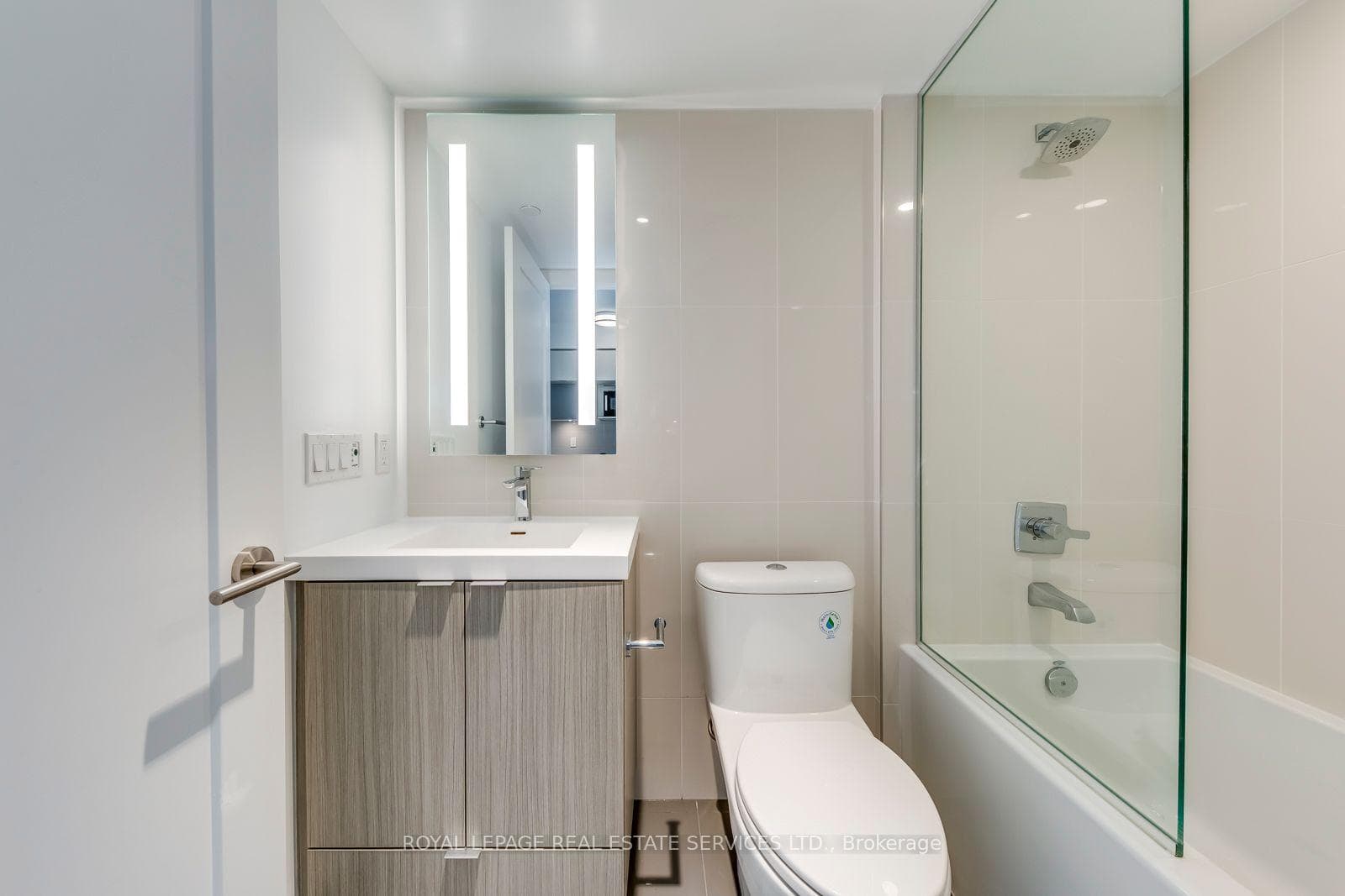 585 Bloor Street Unit 1320 photo 25