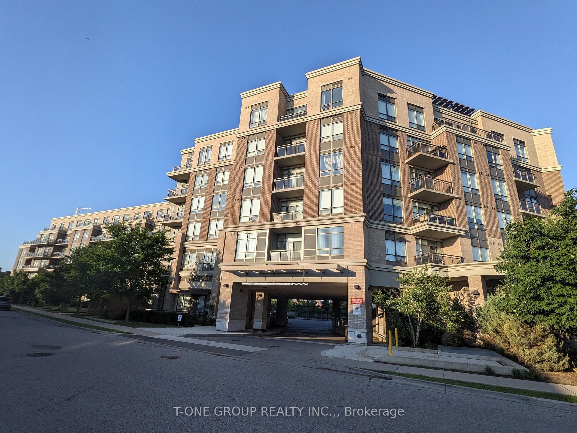 540 Bur Oak Avenue Unit 305 photo 1
