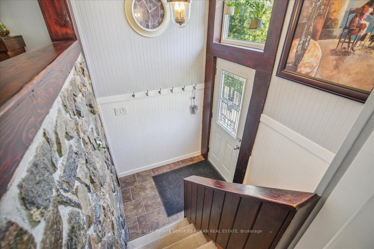 163 Pratt Crescent photo 3