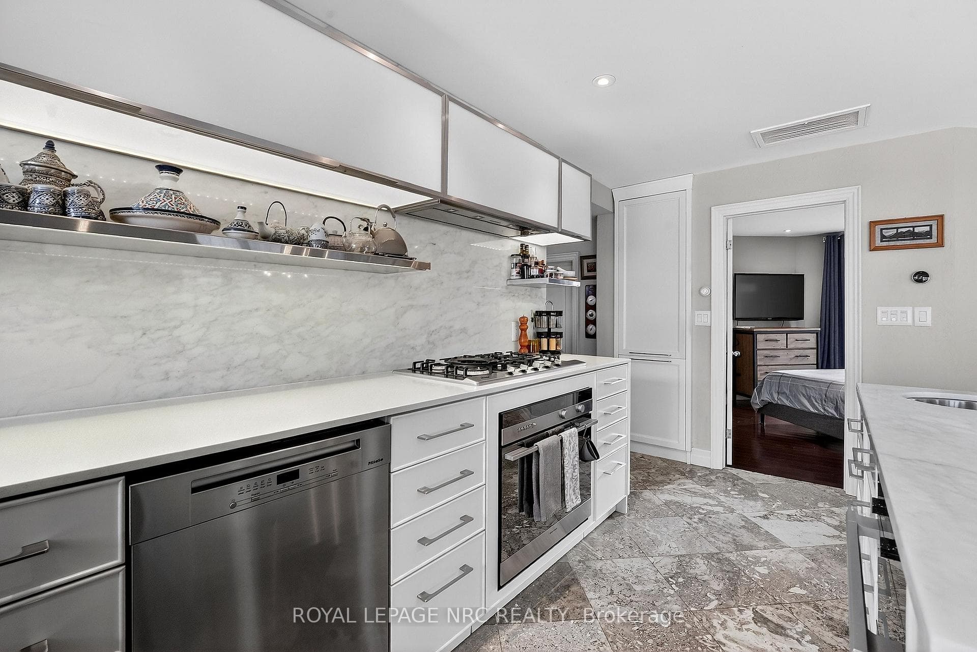 11 Peel Street photo 14