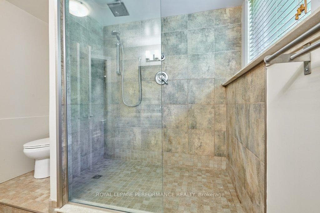 8040 Iveson Drive photo 31