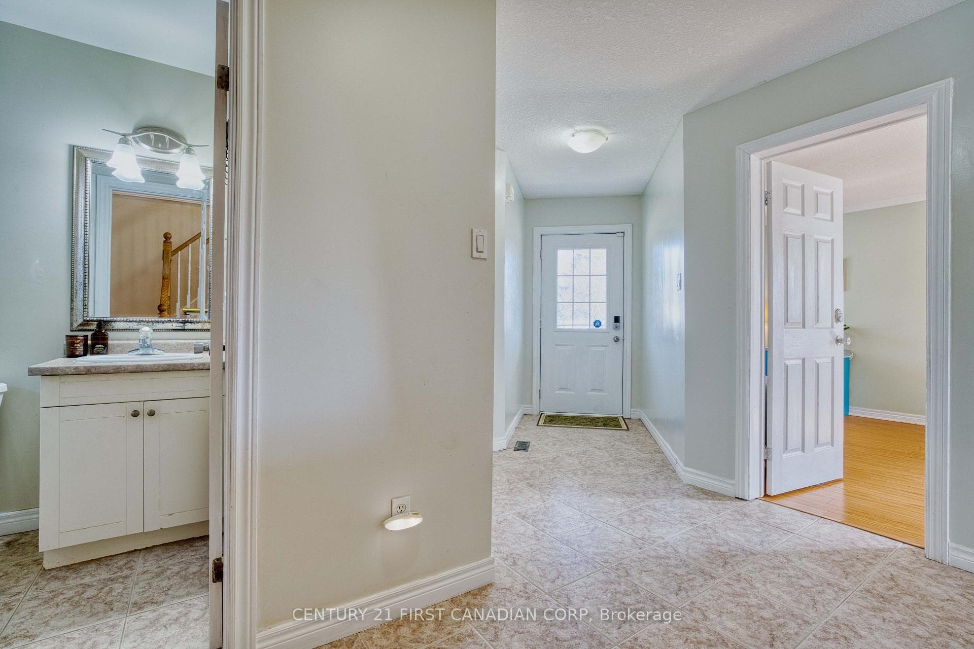 89 Mctaggart Court photo 5