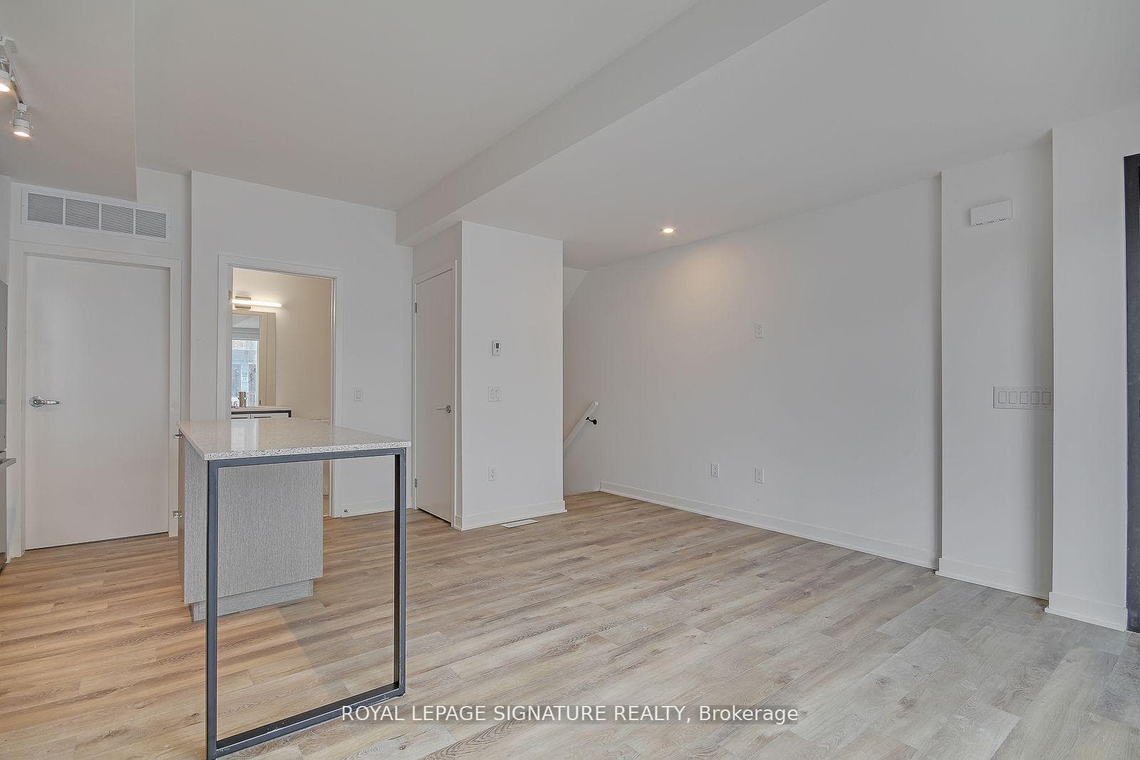 40 Ed Clark Gardens Unit TH11 photo 8